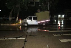 小车相撞的爆料视频播放,事故现场触目惊心