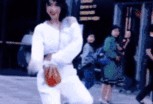 抖音街拍网红吃瓜,网红现场吃瓜，趣味瞬间尽收眼底