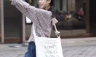 抖音街拍网红吃瓜,网红现场吃瓜，趣味瞬间尽收眼底
